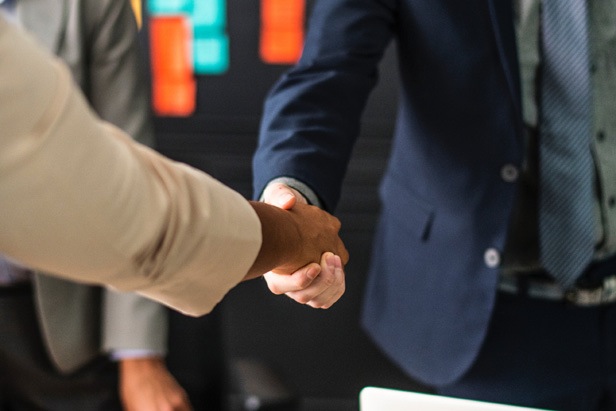 来春講演!事業承継最新情報 非上場株式等の納税猶予の特例とは?